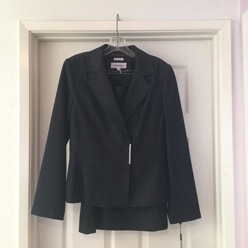 New Calvin Klien 2-piece  Suit Grey